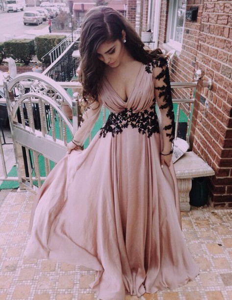 Pretty Pink V-neck Evening Dress，prom Dress For Prom, Appliques Satin Prom Dress,long-sleeve Prom Dress，dresses For Evening,sexy Floor-length
